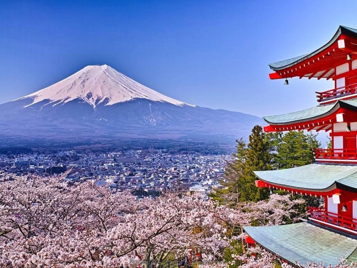 Гора Фудзияма в Японии