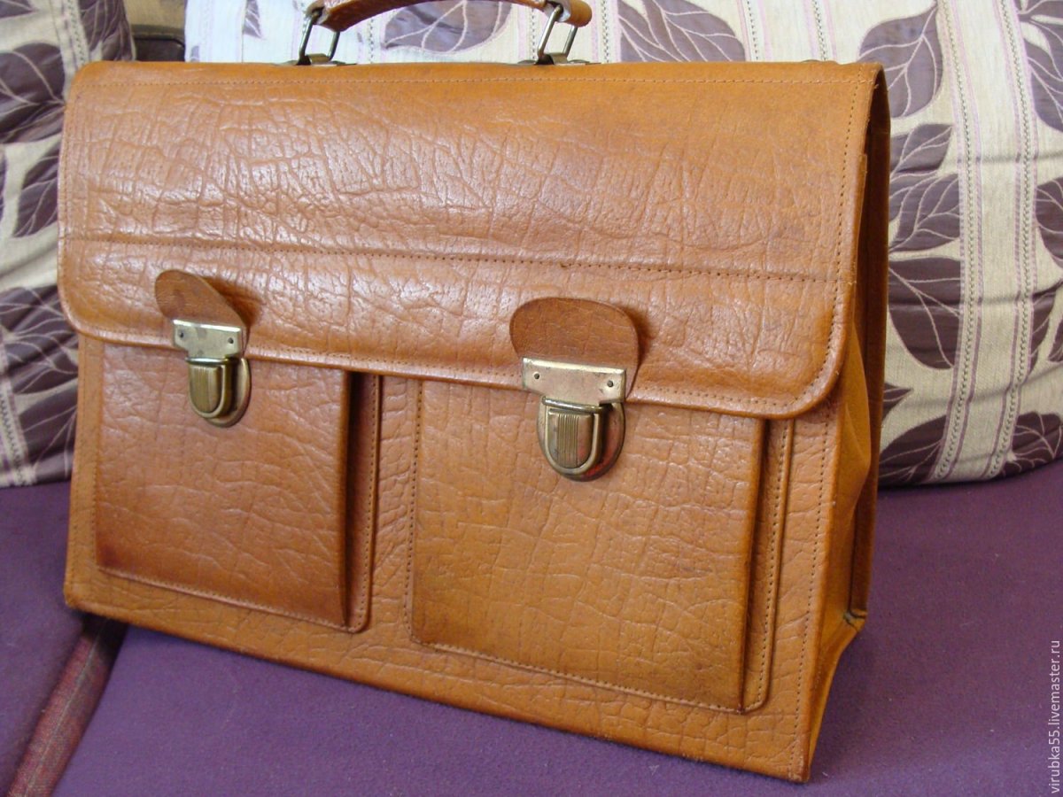 Старый школьный портфель