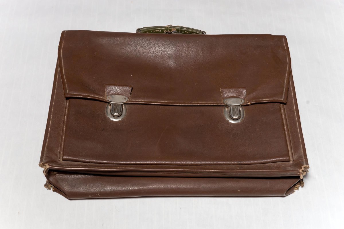 Портфель с Леопольдом СССР