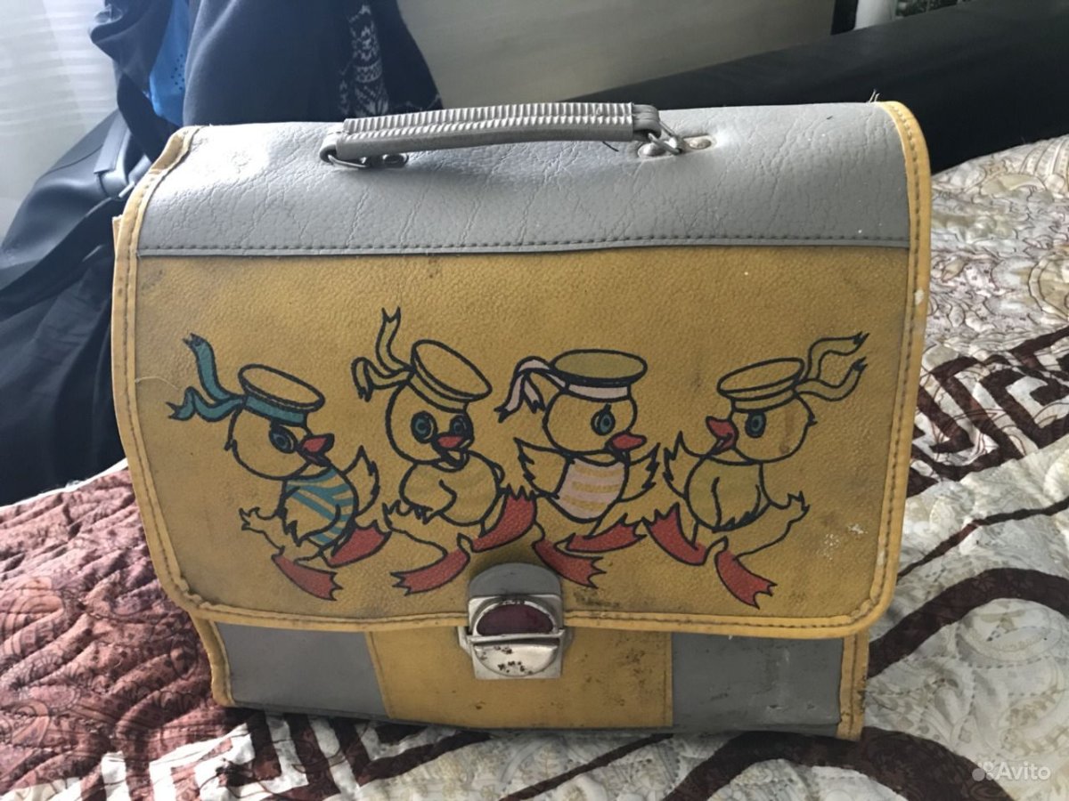 Старый школьный портфель