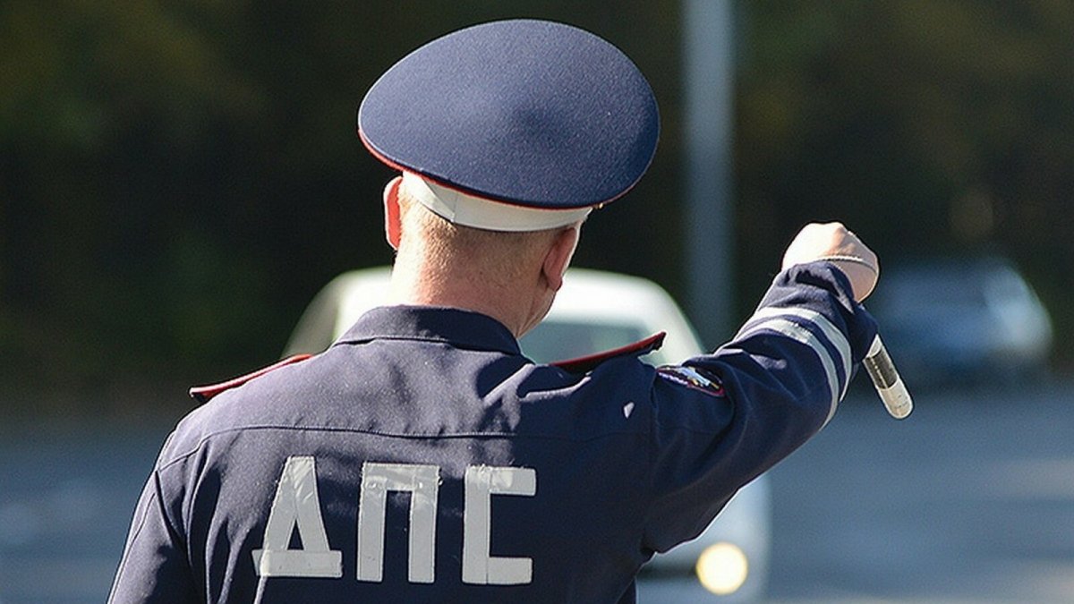 Гаишник со спины