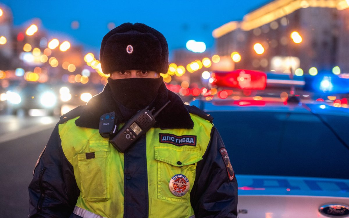 Сотрудник ГИБДД