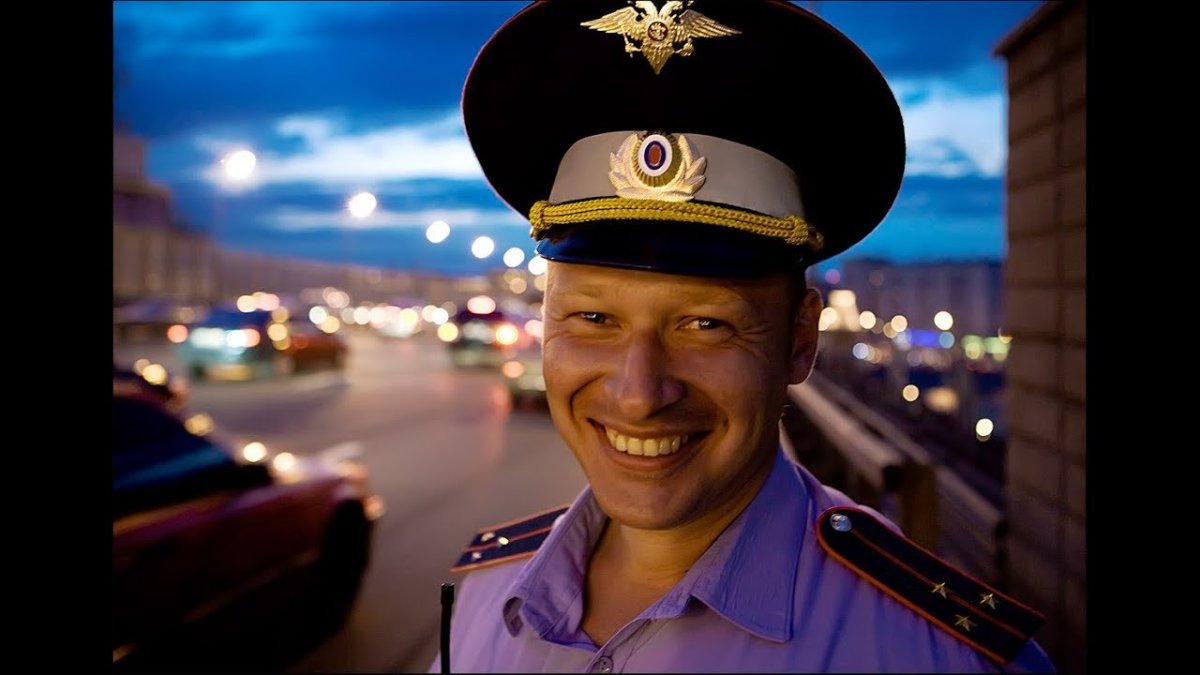 Гаишник на прозрачном фоне