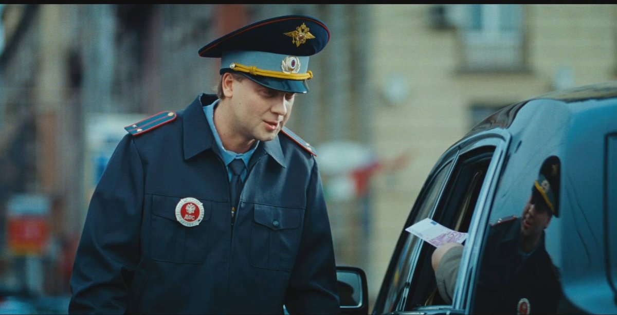 Гаишник с цветами