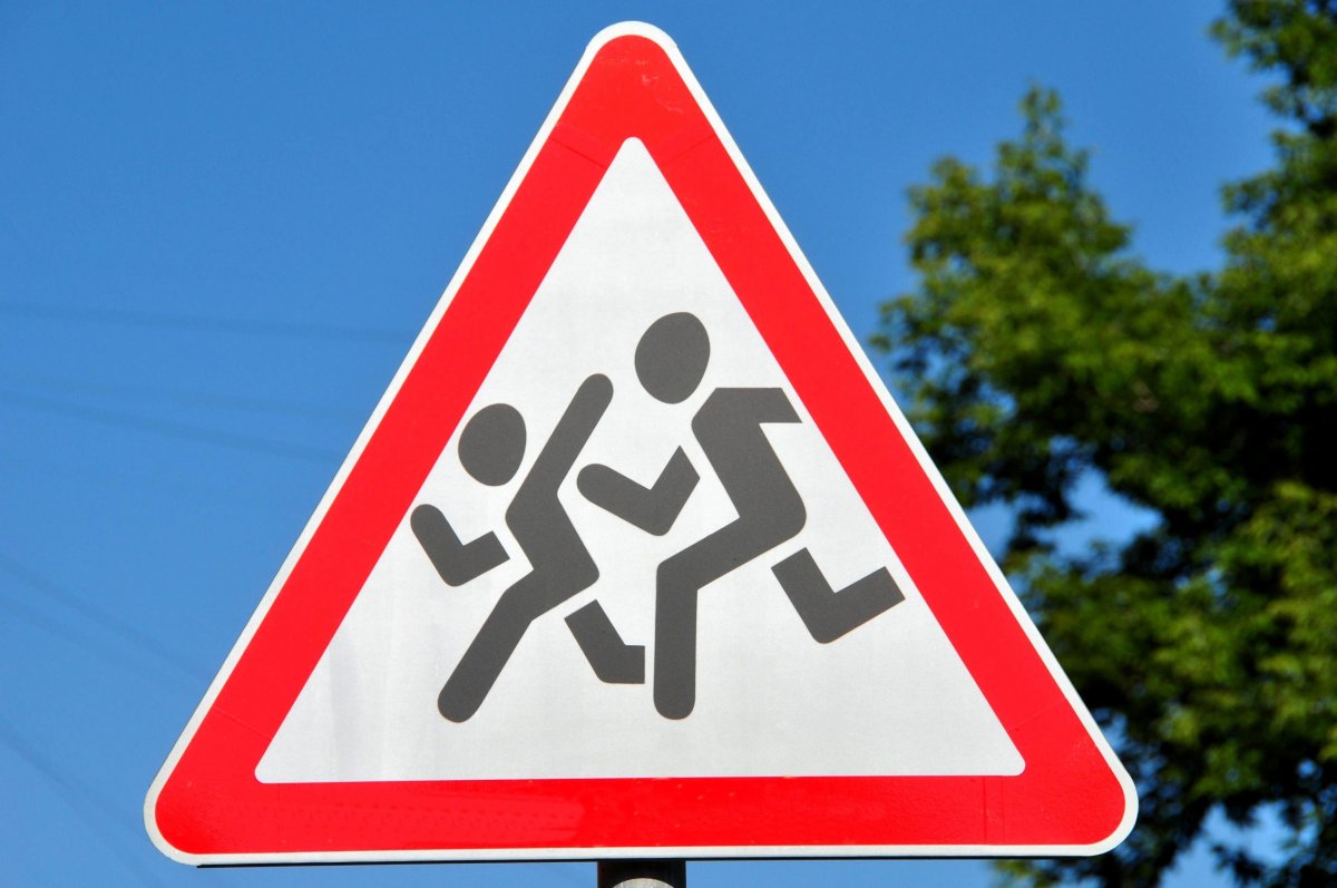 Знак осторожно дети фото