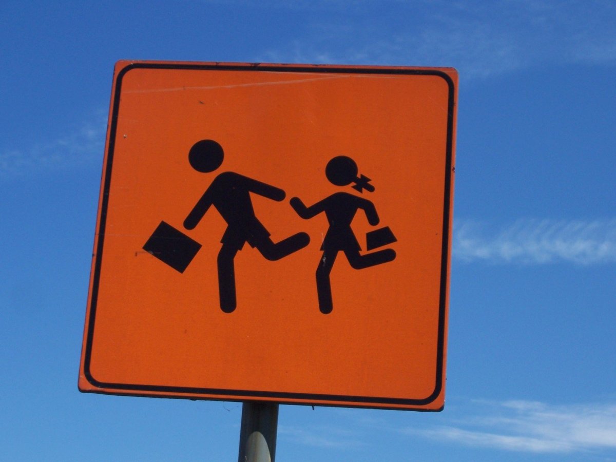 Дорожный знак осторожно дети