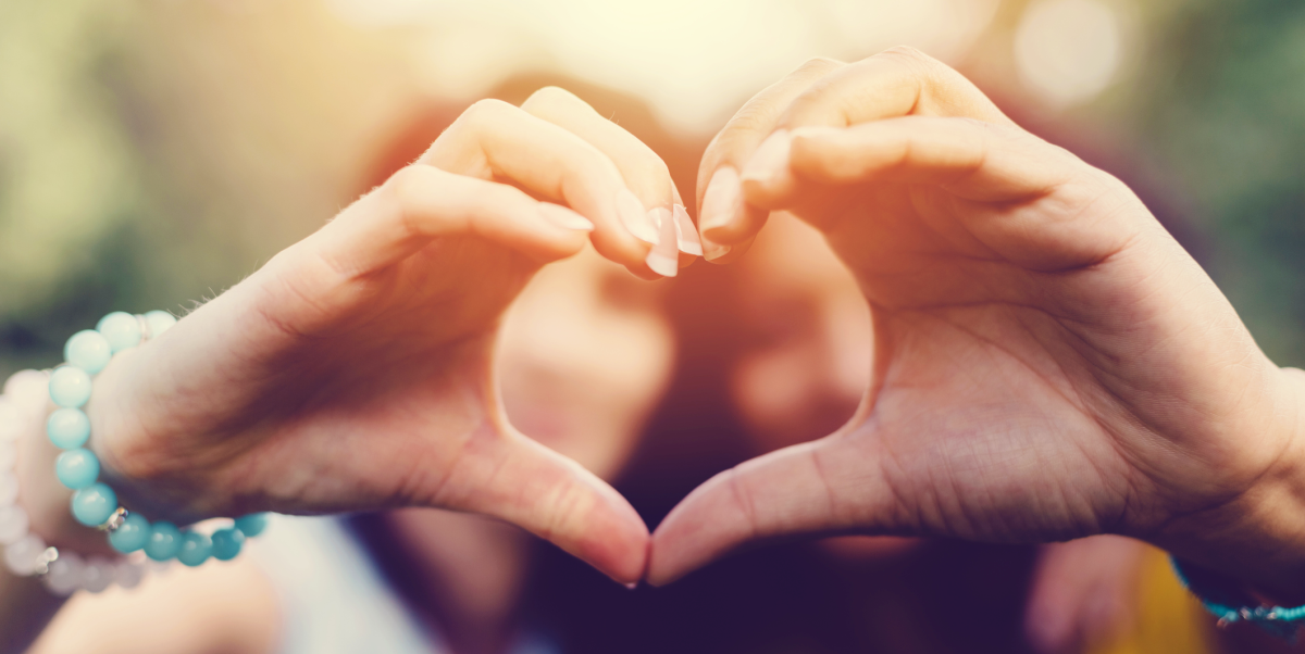 Сердечко в ладонях