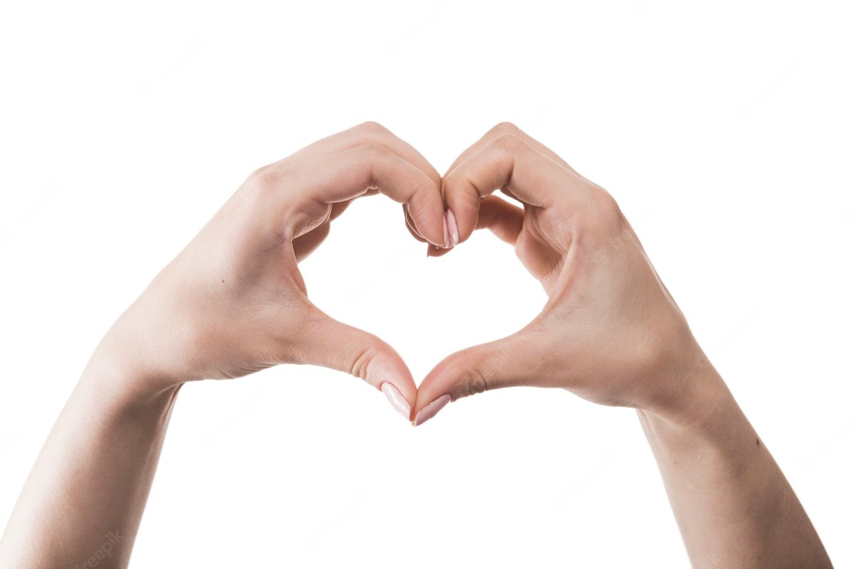 Руки показывают сердце