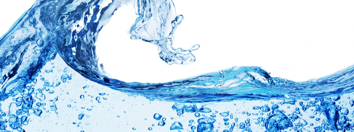 Вода на белом фоне