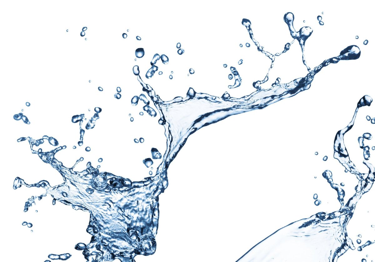 Всплеск воды на белом фоне