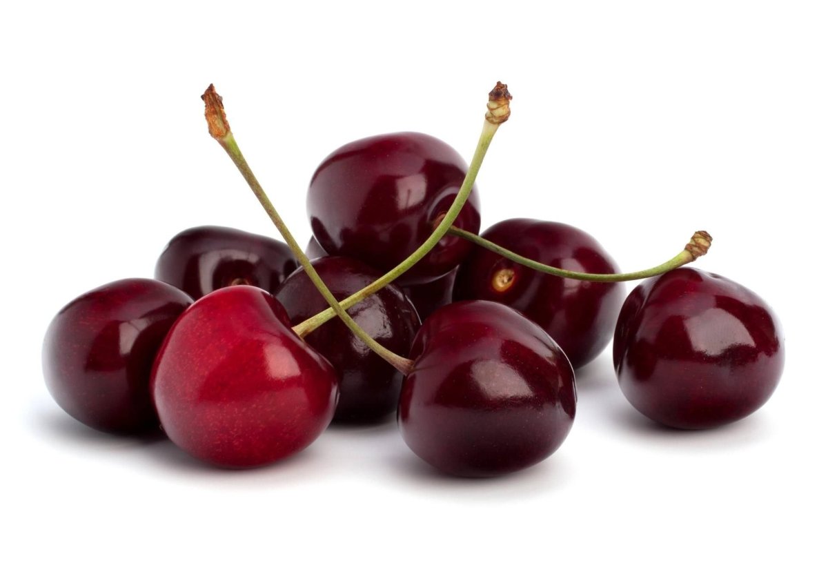 Вишня на белом фоне