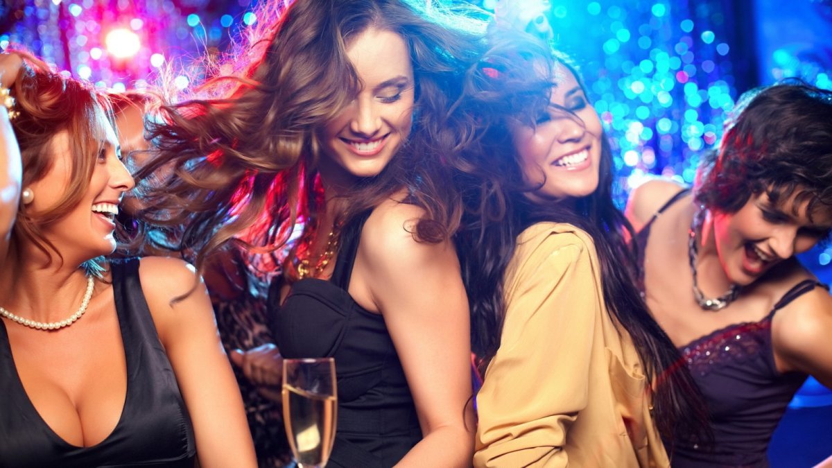 Фотосессия подружек в деловом стиле