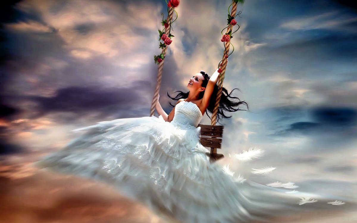 Девушка на качелях