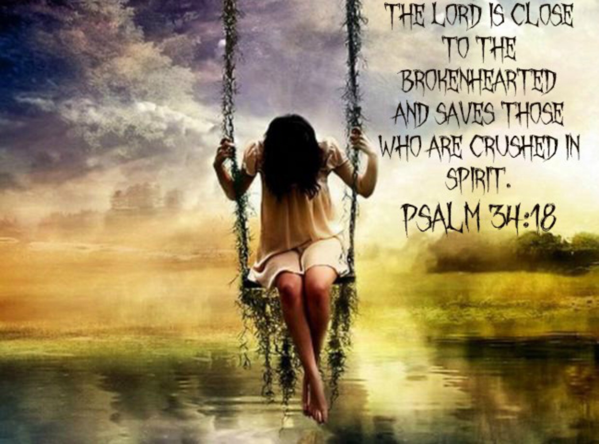 Девушка на качелях