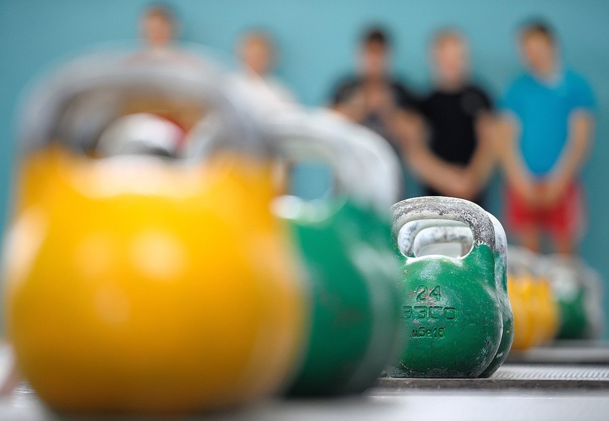 Гиря в руке