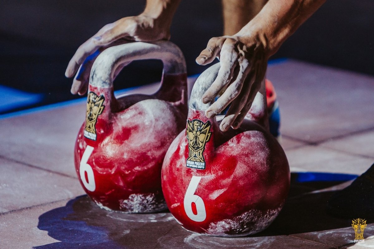 Гиря в руке