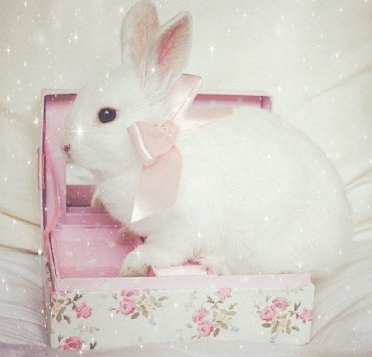 Зайчик с цветами акварель