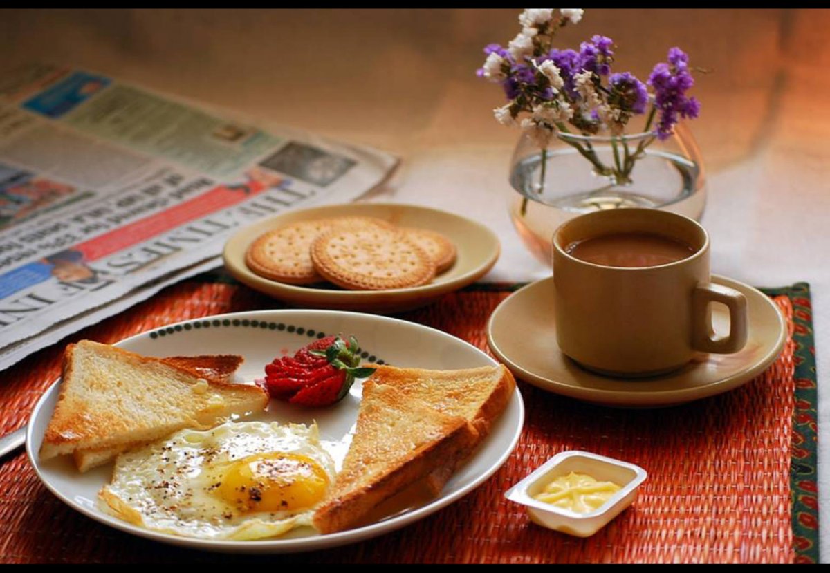 Завтрак кофе и круассаны