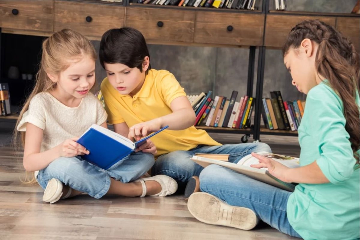 Подросток с книгой