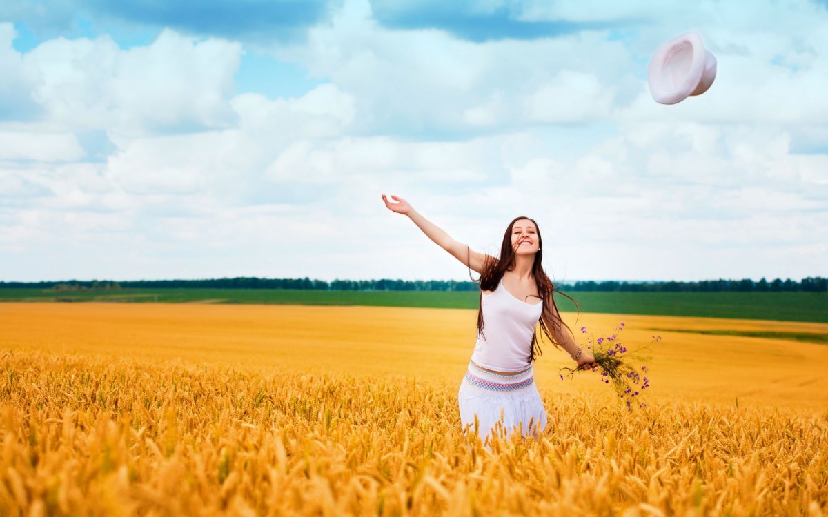 Счастливая женщина лето