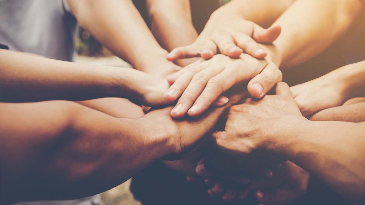 Руки друзей