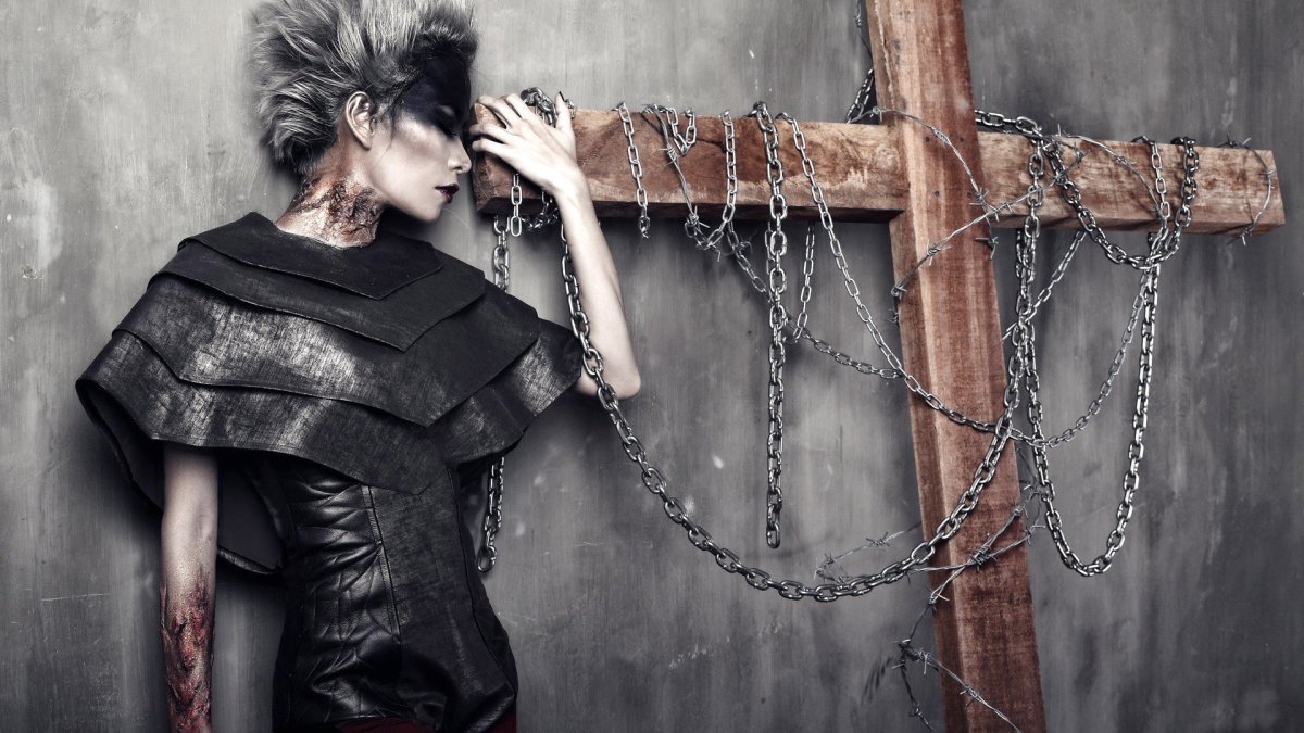 Девушка на кладбище Готика