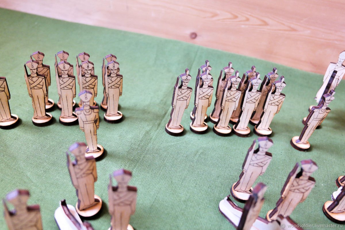 Фигурка солдатика из дерева