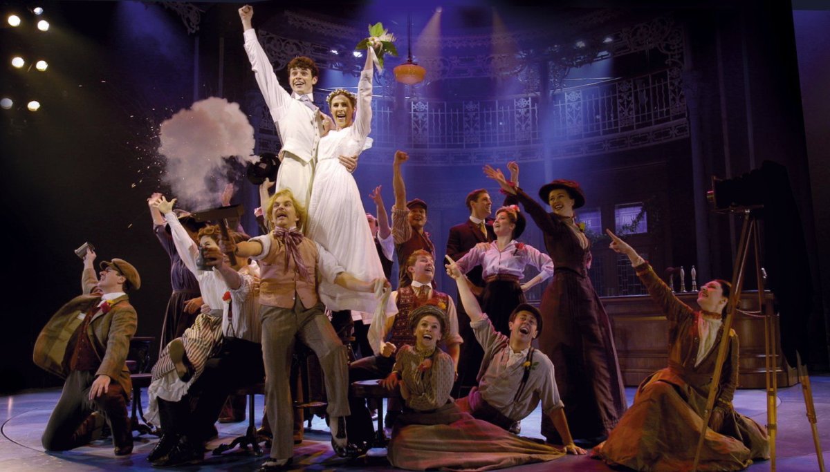 Мюзикл девять Луиза