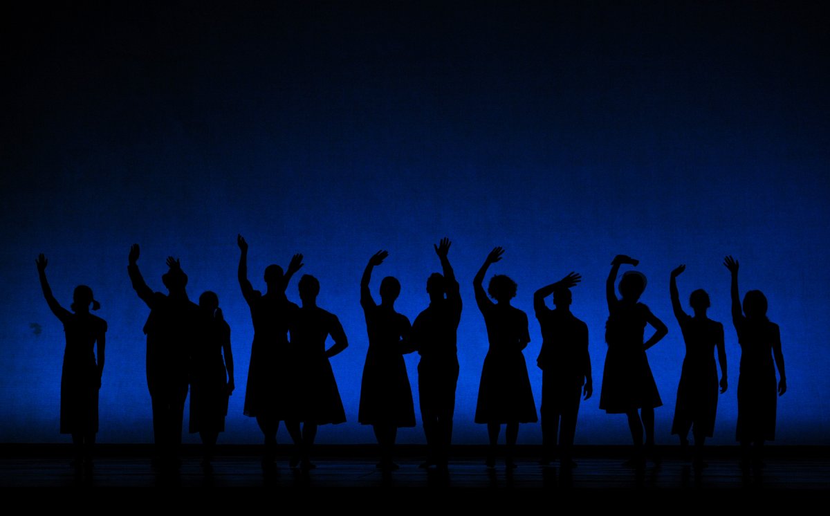 Танцы и пение