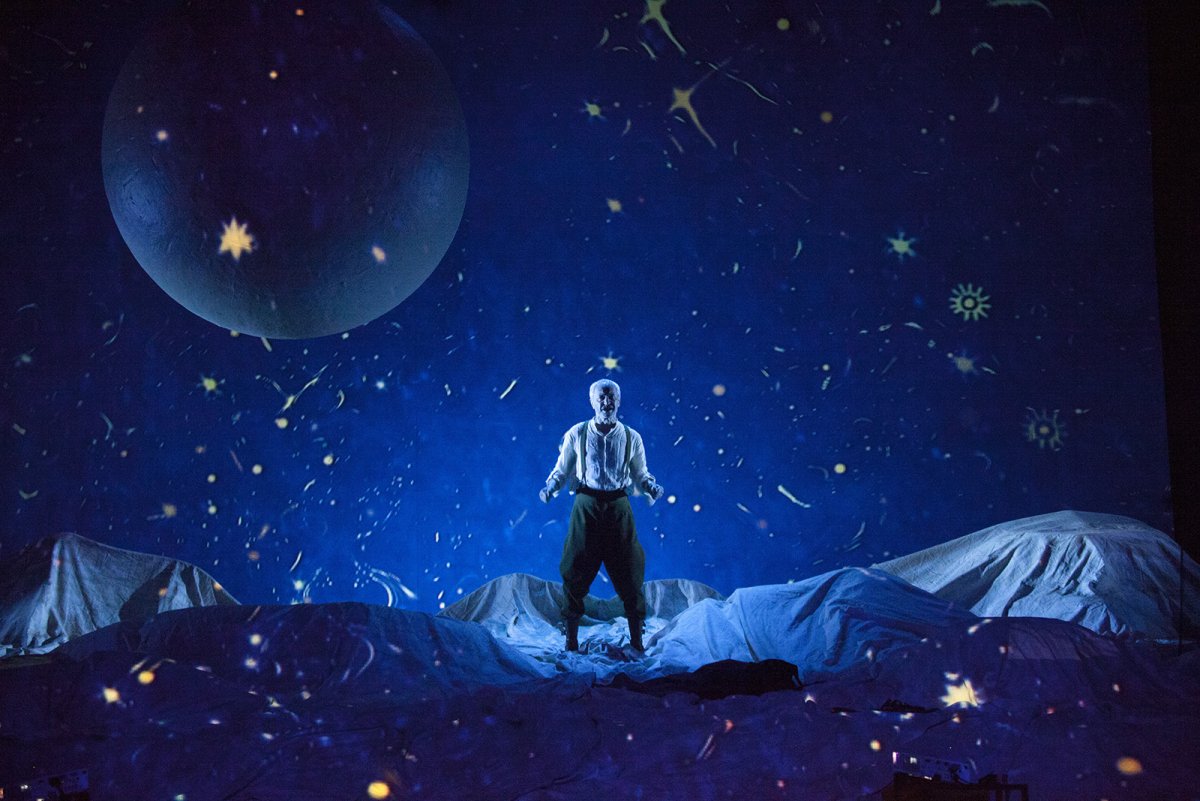 Маленький принц Сценография