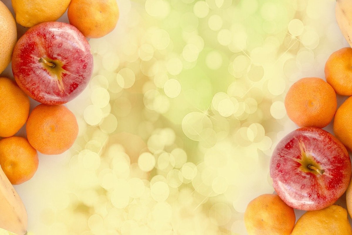 Фрукты на Светлом фоне