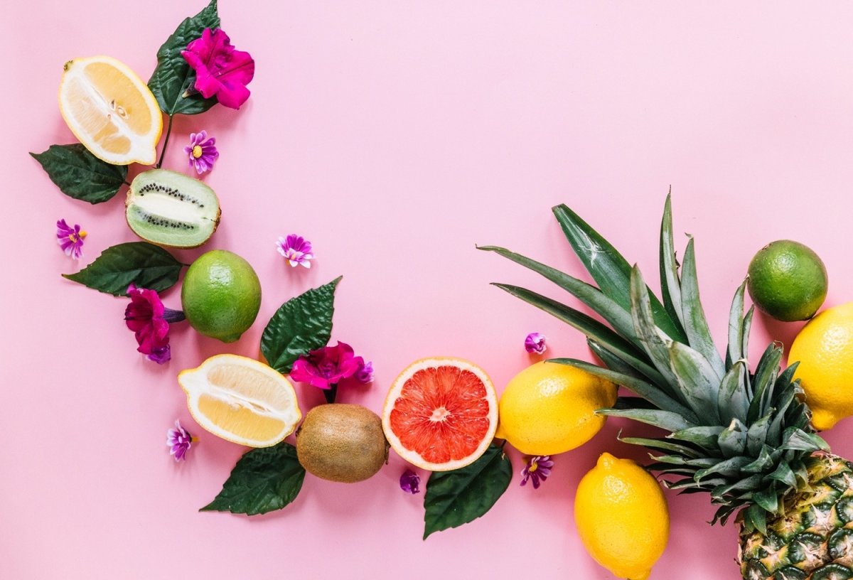 Розовый тропический фрукт