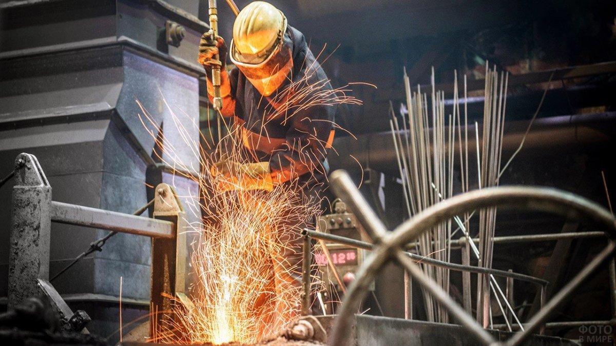 С днем металлурга