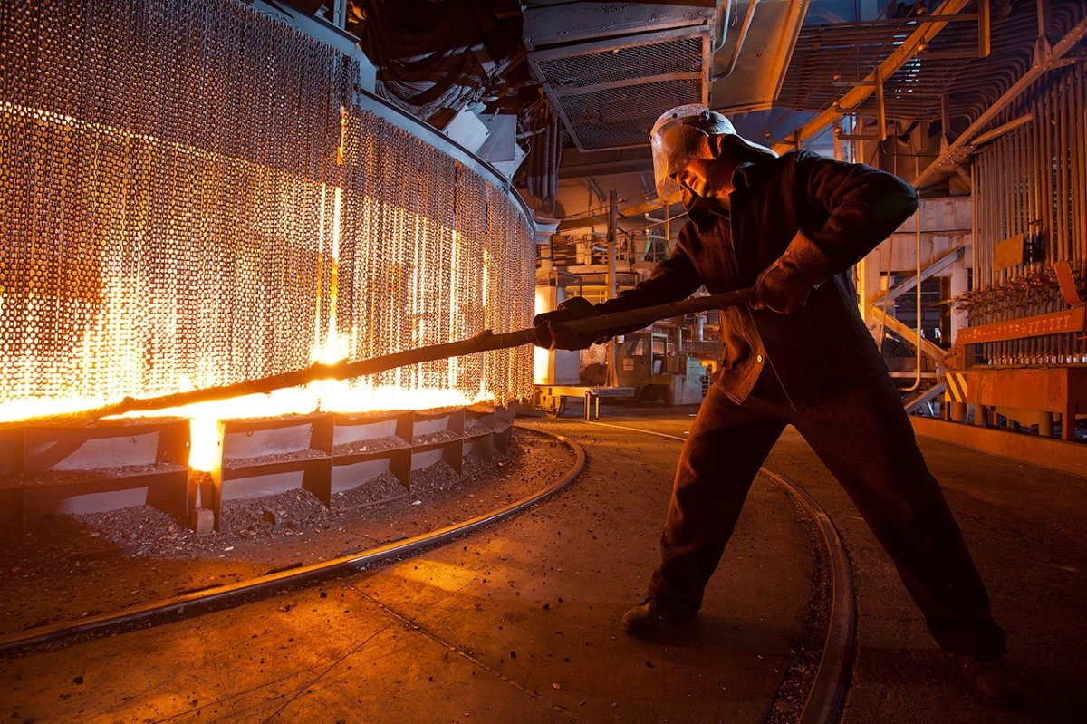 Подручный сталевара ОЭМК