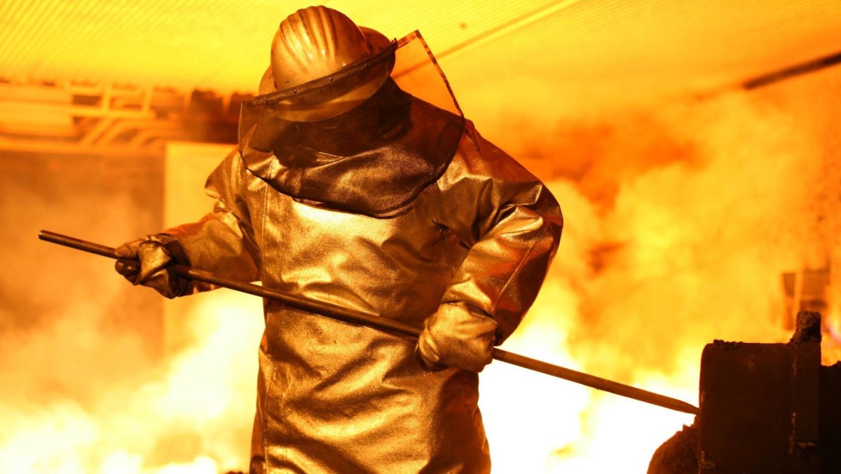 Металлург на заводе