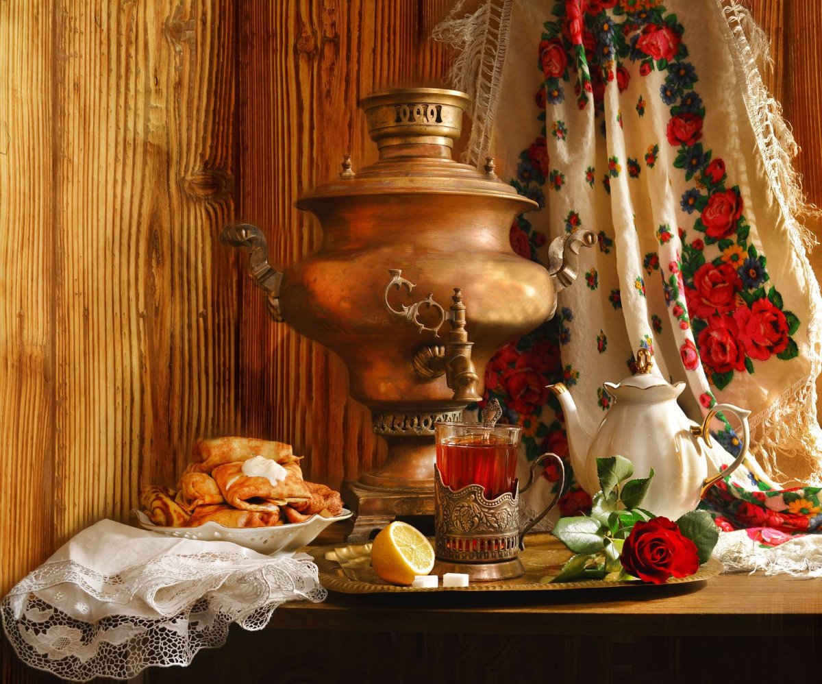 Самовар на столе