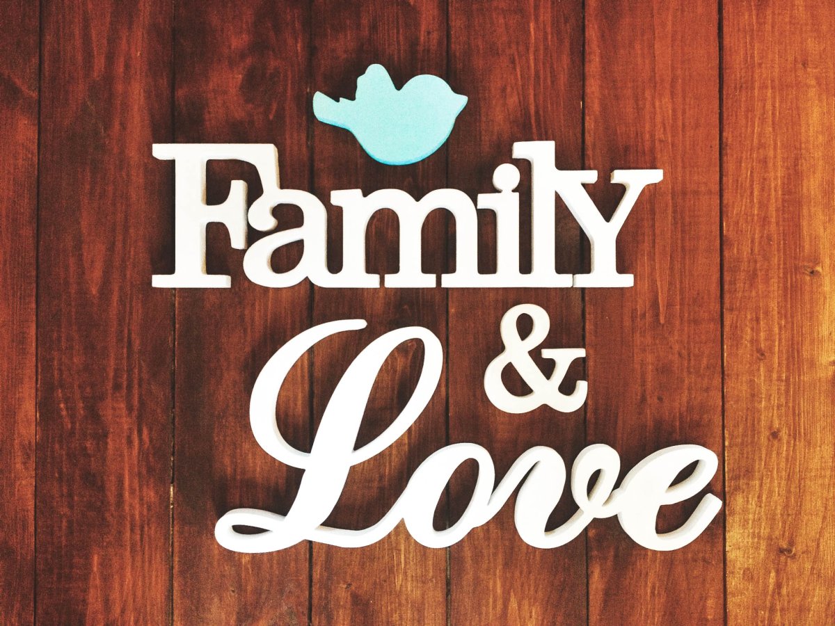 Счастливая семья надпись