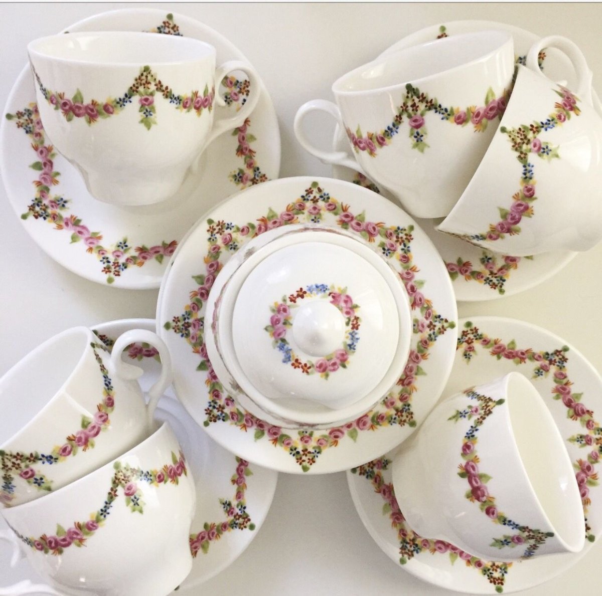 Посуда с лепниной