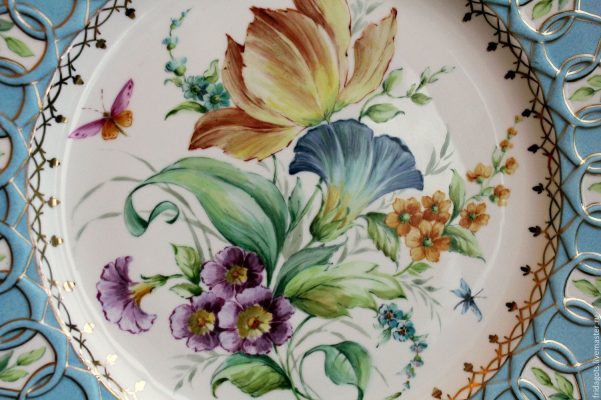 Старинные фарфоровые чашки