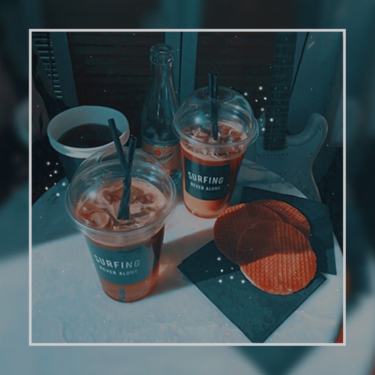 Отпечаток губ на бумаге