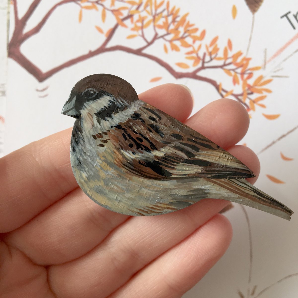 Брошь деревянная птица