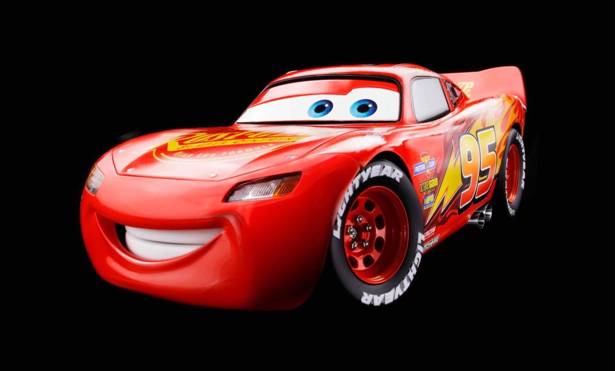 Lightning MCQUEEN машина
