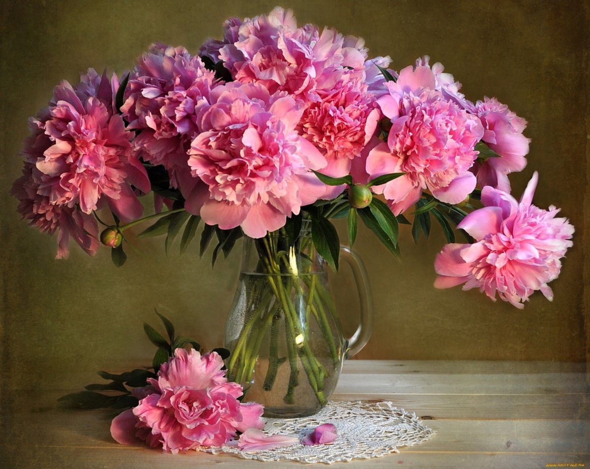 Ваза с пионами