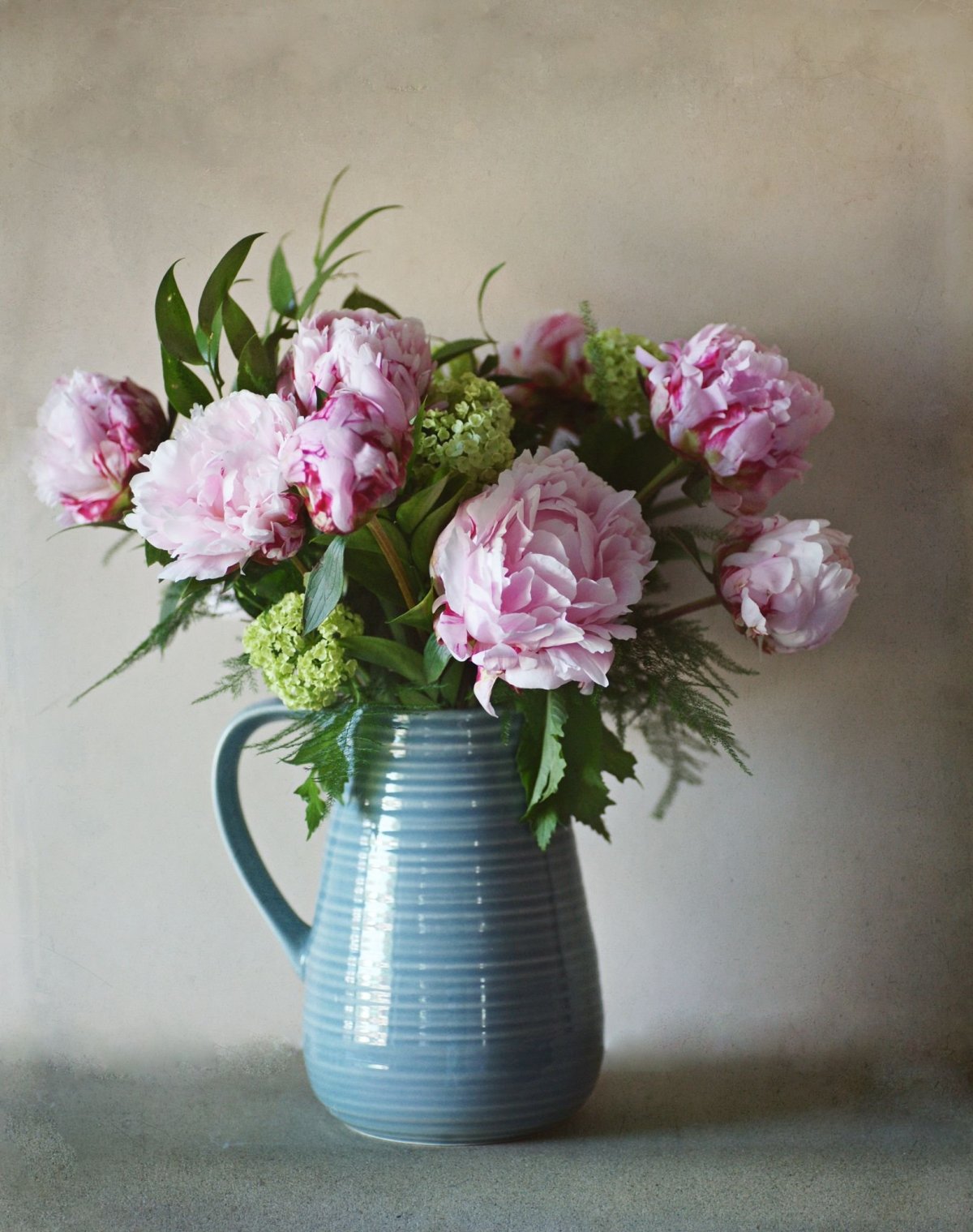 Фотонатюрморты с пионами