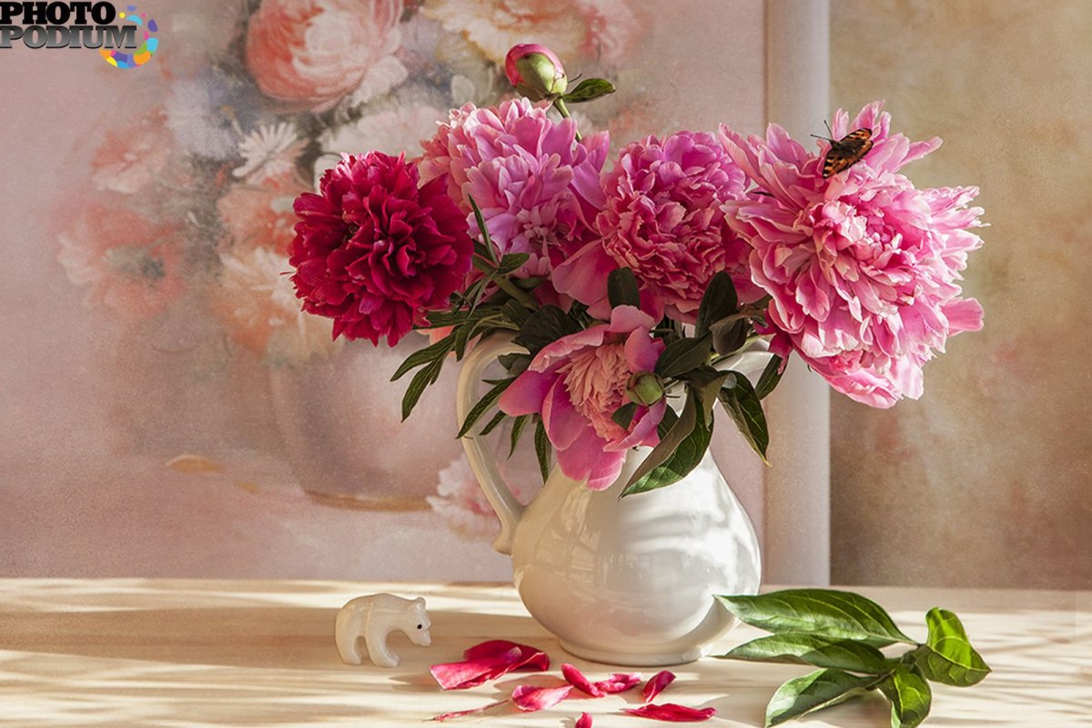 Пионы в вазе