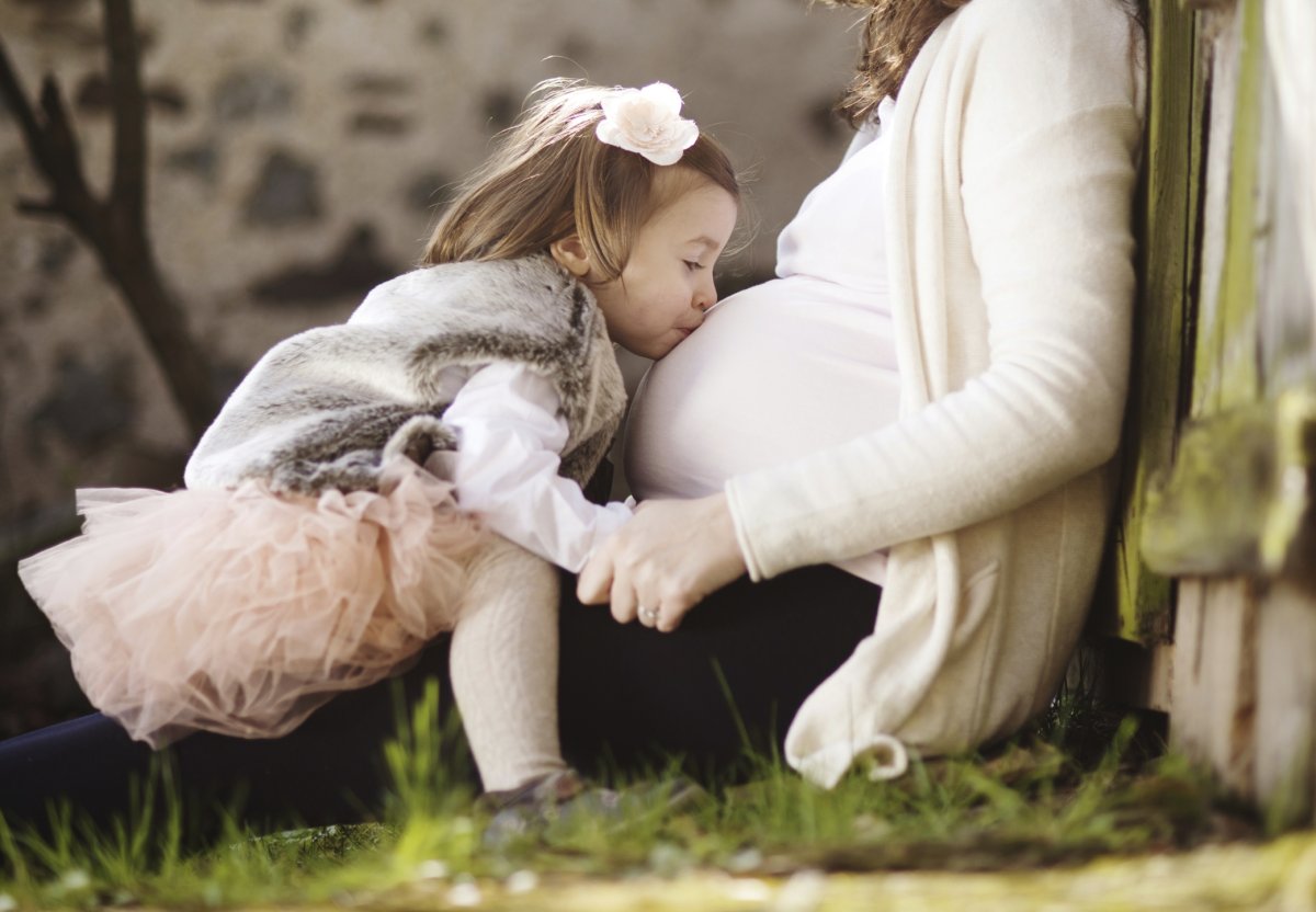 Беременная с ребенком