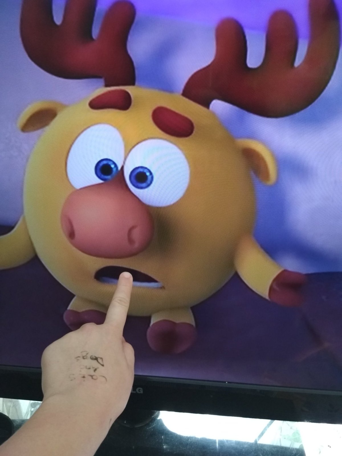 Лосяш танцует