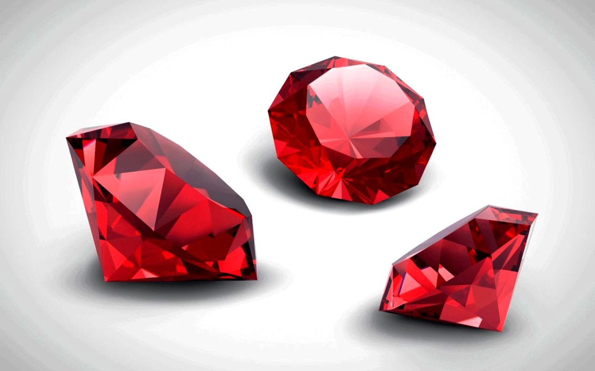 Рубины на белом фоне