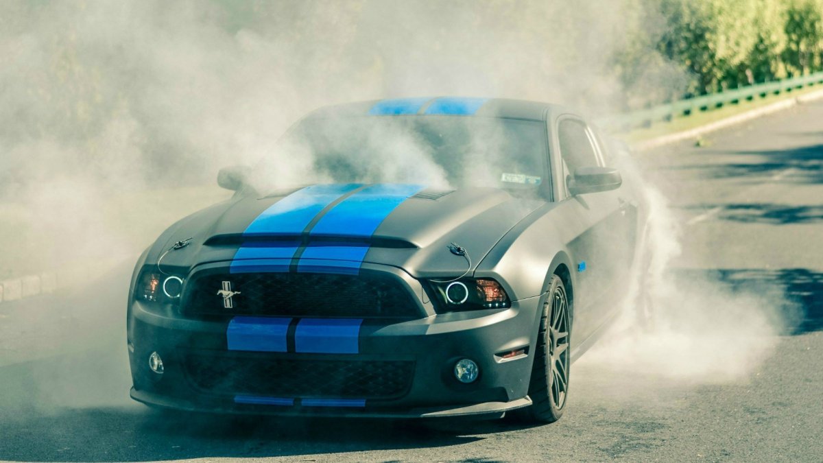 Ford Mustang Shelby бернаут