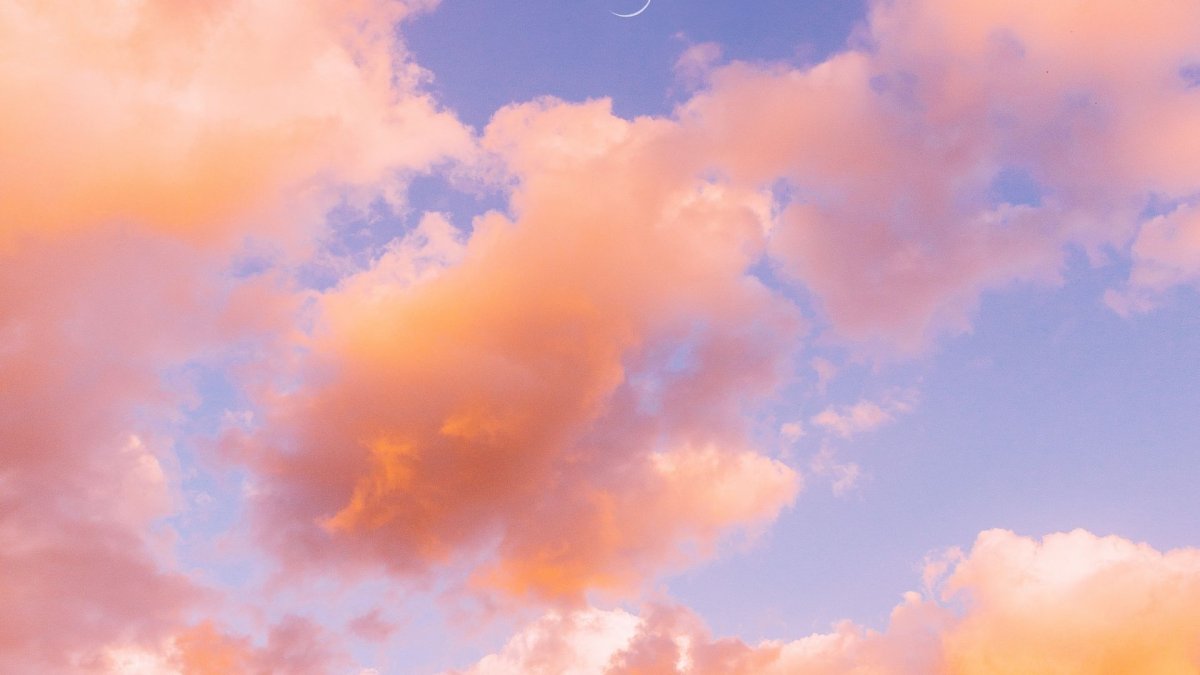 Персиковые облака